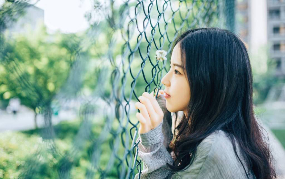 “主公放心，属下这就动身。”荀攸微微一躬身道。